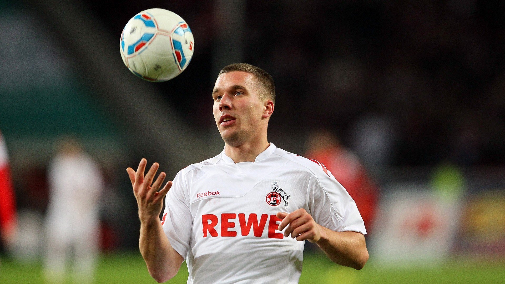 德甲精彩瞬间:关键扑救锁定胜局,战术变化令人振奋,德甲门将失误