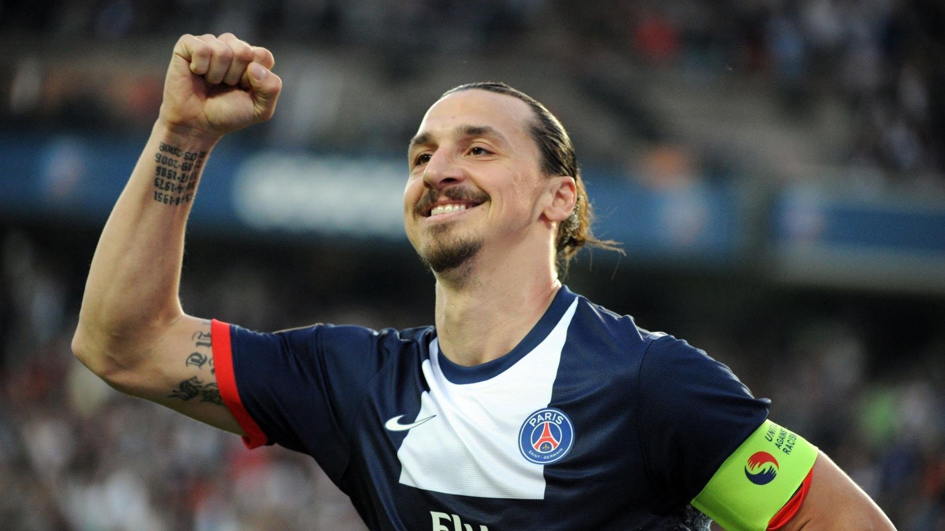 球迷疯狂应援：那些燃爆的现场极速镜头，球迷狂热